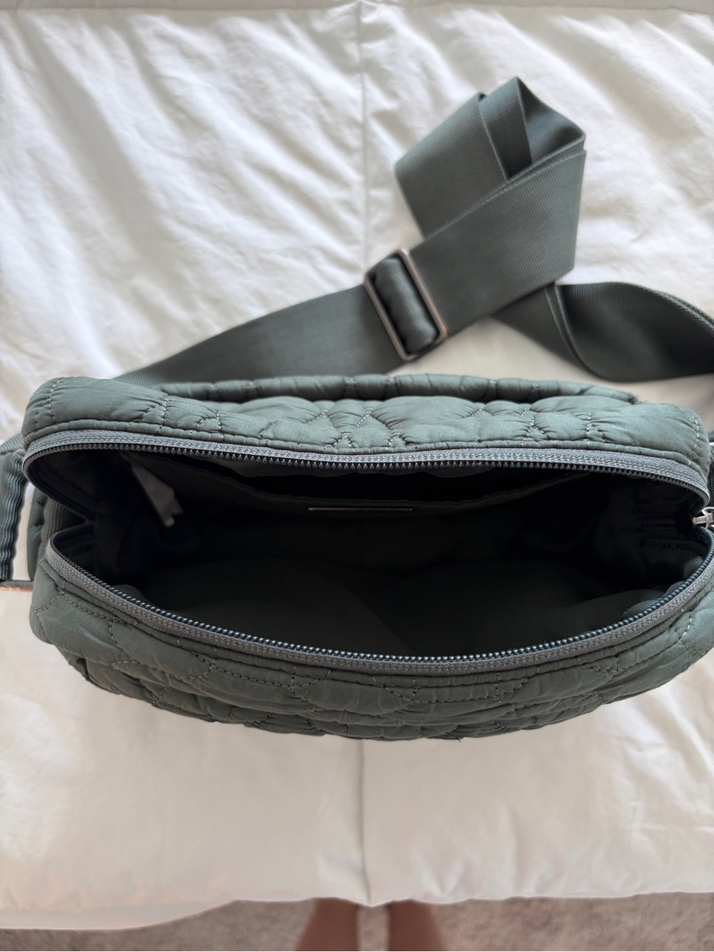 Lululemon Quilted Embrace Crossbody Bag Dark Green - Picture 6 of 12